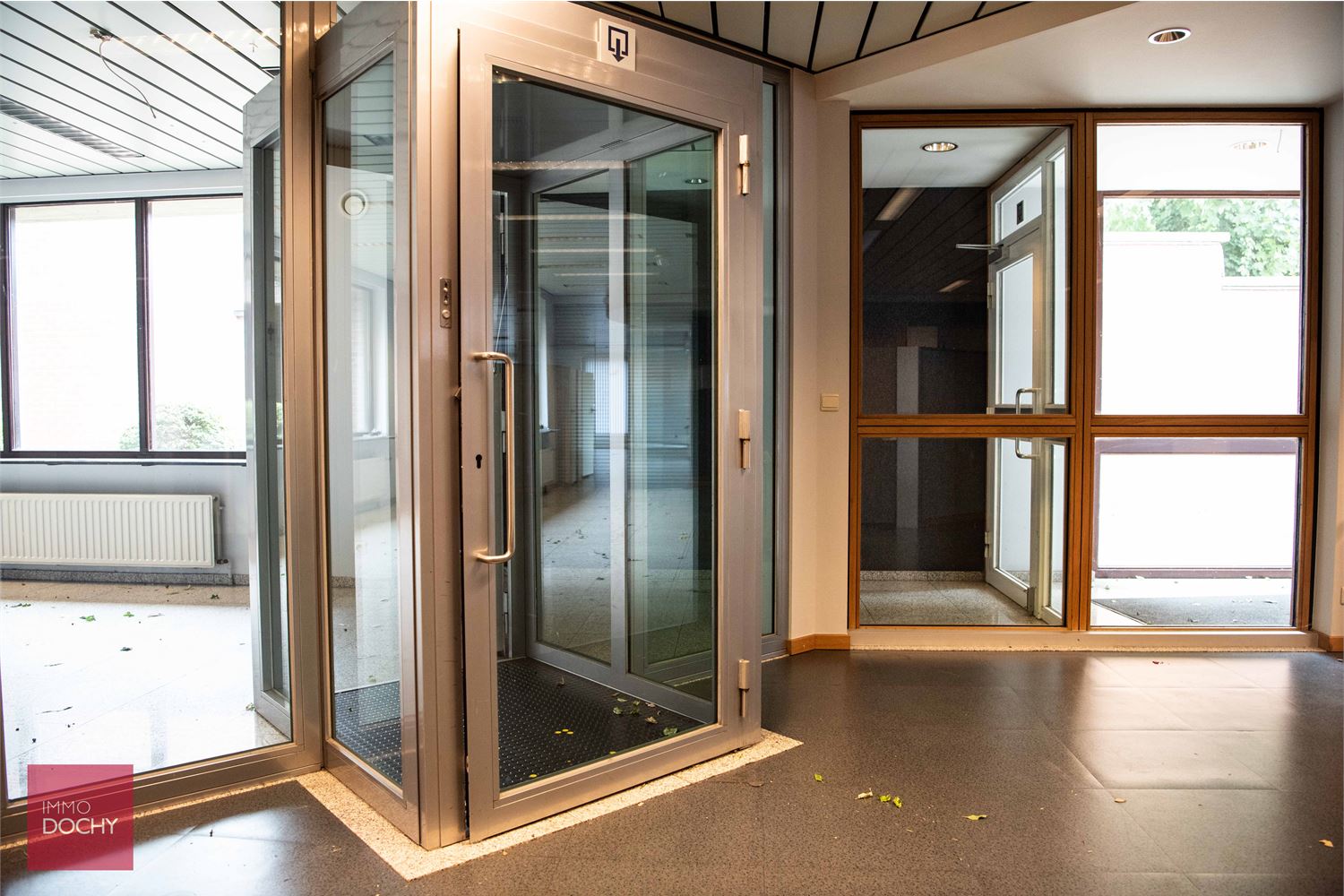 Multifunctioneel commercieel gebouw met parking en uitweg | Stationsstraat - foto 5