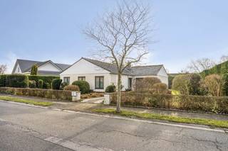 Op zoek naar een zeldzame en betaalbare vastgoedopportuniteit op wandelafstand van de zee? Deze charmante bungalow is gelegen in de...