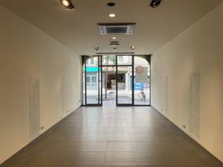 In de Ooststraat te Roeselare bevindt zich deze handelseigendom te koop van 101m² gelegen in het beste stuk van de winkelstraat. Winkel van 70m²...