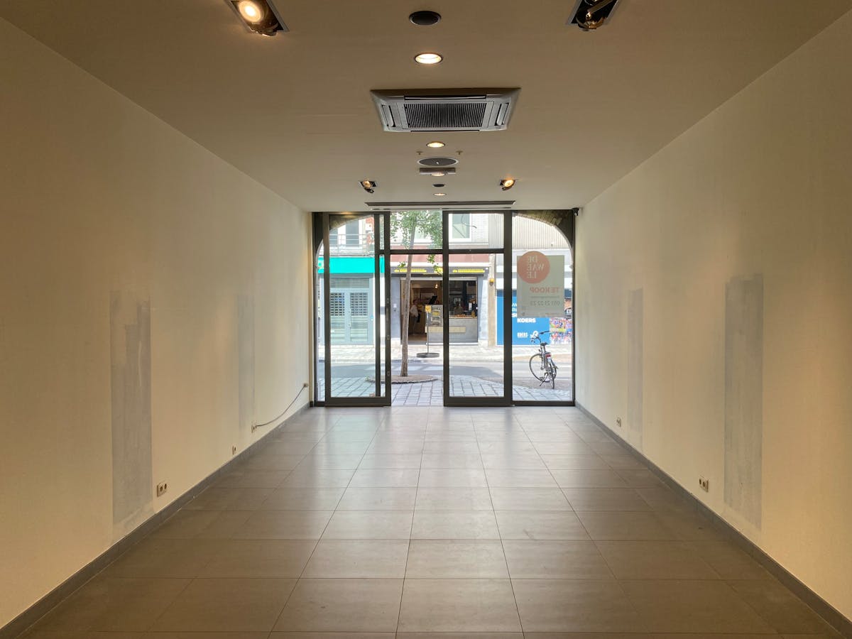 Handelseigendom in de topwinkelstraat van Roeselare - foto 4