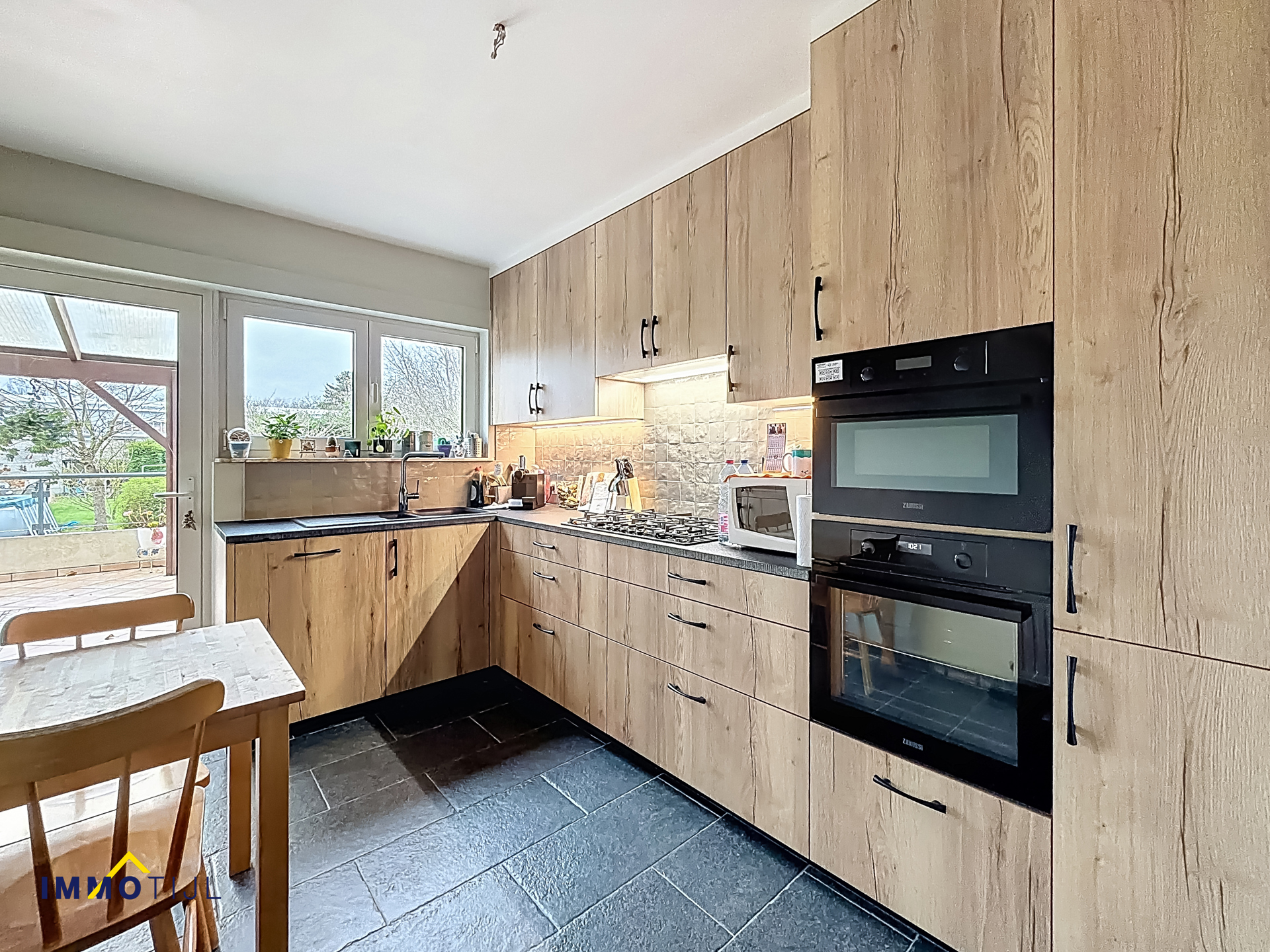 Instapklare gezinswoning met zonnige tuin en oprit! - foto 5