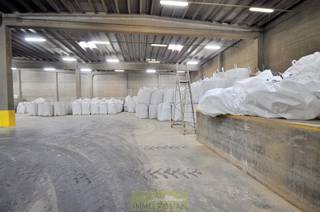 In Avelgem, deelgemeente Kerkhove bevindt deze magazijnruimte van 613 m² zich. De loods is voorzien van een sectionale poort met een hoogte van 4 meter en verlichting is aanwezig. <br />Er is voldoende manoeuvreer ruimte voorzien aan de toegang en een parking aanwezig die afsluit met slagboom.<br /><br />Maandelijkse provisie van 100 euro voor verbruik elektriciteit en water.<br />Vrij vanaf heden.<br />Opzoek naar meer of minder ruimte? Bekijk zeker onze andere publicaties op dit adres.<br /><br />Interesse? Contacteer Immo Roman: 0485 53 17 16