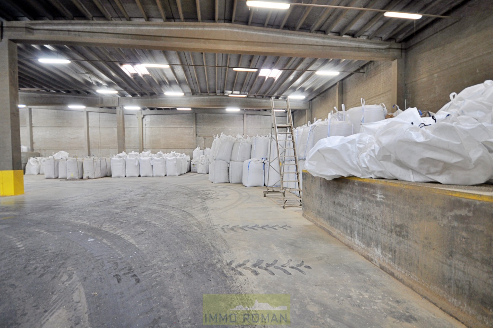 Magazijn van 613 m² gelegen te Avelgem, deelgemeente Kerkhove. - foto 3