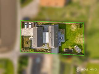 Dans le cadre rural de Pottes (Celles), se trouve cette propriété particulièrement spacieuse et polyvalente implantée sur un terrain de 1.290 m²...