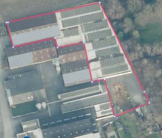 Magazijn/productieruimte van ca. 3.027m² met ruime parking te Oostrozebeke.Specificaties:- vloeroppervlakte van ca. 3.027m²- gepolierde...