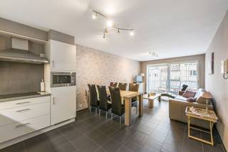 EERSTE BEZOEKMOMENT OP ZATERDAG 20/12/2025. SCHRIJF U IN VIA ONZE WEBSITE!Instapklaar en gemeubeld appartement met 2 slaapkamers te huur in centrum...