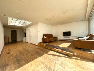 Kortrijk - Herenwoning te koop met 5 slaapkamers.Deze ruime herenwoning biedt tal van mogelijkheden aan waar u zowel wonen als werken kan...