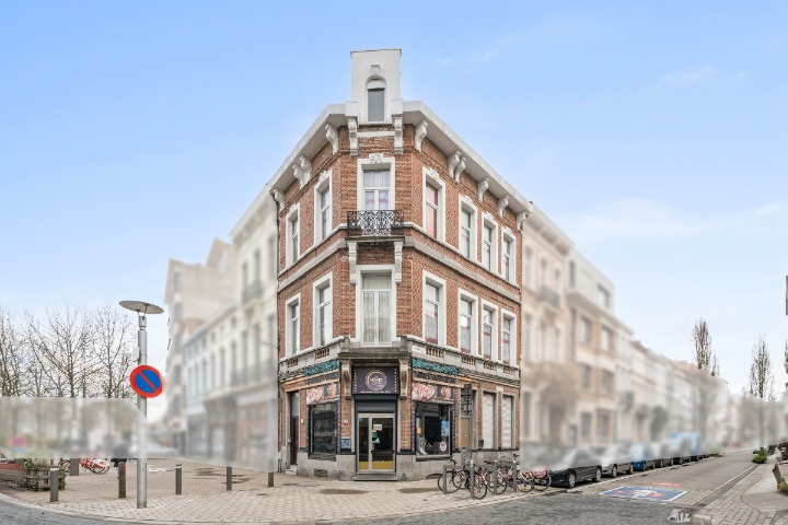 te renoveren woning met handelsruimte in Antwerpen - foto 1