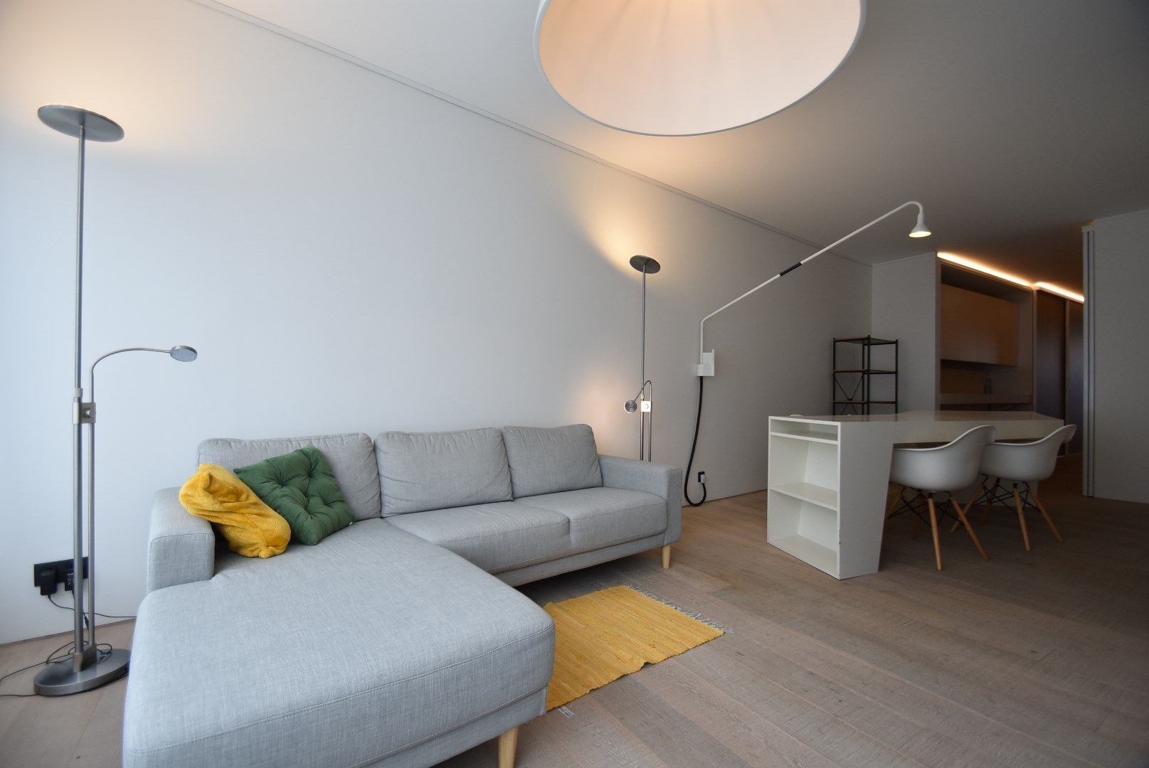 Uniek rolstoelvriendelijk en gemeubeld gelijkvloers appartement met terras dankzij hoogstaande architectuur - foto 3