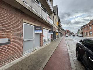 Dit voormalig bankkantoor is ideaal geschikt als bureel- of kantoorruimte, praktijk, vrij beroep, winkelpand, ...De bruikbare 135m² is momenteel...
