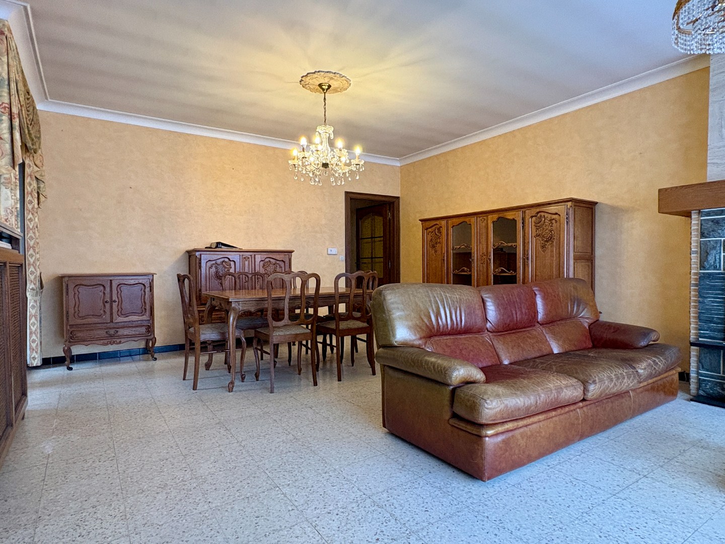 Gelijkvloerse woning op 408m² met 3slks, garage en tuin. - foto 5