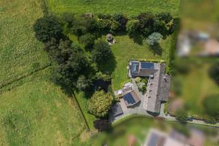 Mooie (tweewoonst)hoeve in het groen op uitzonderlijk perceel van 1,7 ha.Deze prachtige hoeve op een riant perceel is ideaal voor mensen die van rust...