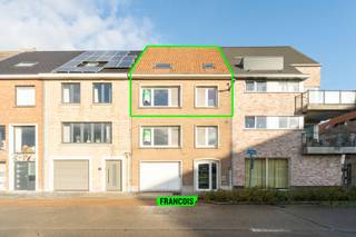 In een aangename en residentiële buurt van Blankenberge vinden we dit lichtrijke appartement met twee slaapkamers, gelegen in een...