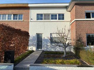 Instapklare woning op toplocatie in Boom!Deze verzorgde gesloten bebouwing is gelegen in een rustige zone 30 zonder doorgaand verkeer, vlak aan een...