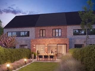 Op zoek naar een hedendaagse woning op een rustige, groene locatie met vlotte verbindingen? Ontdek dit nieuwbouwproject in Hoeilaart. Hier worden binnenkort vier halfopen en vier gesloten woningen gebouwd, gelegen aan een nieuw aan te leggen doodlopende straat — een veilige en kindvriendelijke omgeving waar rust en privacy centraal staan.<br />Elke woning in dit project wordt ontworpen met het oog op comfort, duurzaamheid en energiezuinigheid. Ze worden gebouwd volgens de strengste energienormen en standaard afgewerkt met een volledig ingerichte keuken, badkamer en toiletten, CV met warmtepomp, vloerverwarming op het gelijkvloers en in de badkamer, hoogwaardige isolatie, zonnepanelen en driedubbele beglazing. Bovendien wordt elke woning volledig op maat van de koper gerealiseerd: jij bepaalt zelf de bouwstijl, de indeling en de materialen.<br />De woningen bevinden zich in een aangename buurt, omgeven door groen en met het Zoniënwoud vlakbij. Tegelijk geniet je van een uitstekende bereikbaarheid en bevinden alle voorzieningen zich op korte afstand. Het openbaar vervoer is vlot bereikbaar dankzij een bushalte op wandelafstand en het station van Hoeilaart op slechts één kilometer. Wie zich met de wagen verplaatst, bereikt de Brusselse ring op slechts drie kilometer.