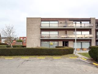Dit ruime appartement is gelegen in Vrasene en biedt alle comfort voor wie op zoek is naar een appartement met een tuin en garage.De indeling van het...