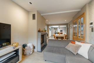 Deze instapklare woning is tot in de puntjes afgewerkt en gelegen op een absolute toplocatie, vlakbij winkels, scholen en openbaar vervoer...