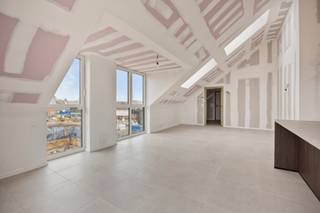 Stap binnen in het bruisende hart van Denderleeuw, waar Denderlink op je wacht: een uniek project met de laatste moderne BEN-appartementen en woningen. Hier geniet je van moderne luxe op een steenworp afstand van alle voorzieningen en het rustgevende jaagpad langs de Dender. <br />Met de vrijstelling van de onroerende voorheffing gedurende 5 jaar, veilige ondergrondse parkeerplaatsen en een ideale locatie om te pendelen naar Gent of Brussel, biedt Denderlink de perfecte balans tussen comfort, gemak en duurzaamheid. Welkom thuis bij Denderlink, waar luxe en harmonie samenkomen!