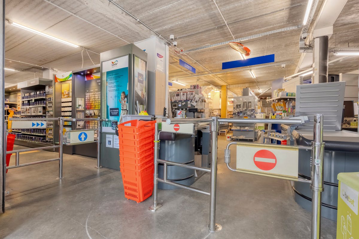 Local commercial de 1 830 m² à louer dans un emplacement privilégié à Puurs-Sint-Amands - photo 5