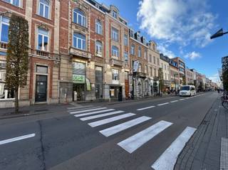 Right in the historical center of Leuven, we are pleased to offer for rent this furnished and ready to move in apartment on a top location...