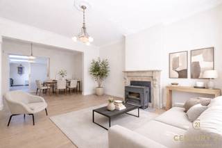 Een woning met 4+ slaapkamers, 2 badkamers, terras en garagebox in hartje Oud-TurnhoutDeze ruime woning in het centrum van Oud-Turnhout biedt een...