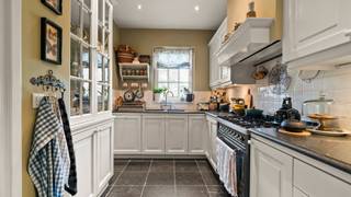 Welkom op de Steenweg 26 in As.<br /><br />Achter de karaktervolle gevel bevindt zich een ruime woning met een warme en aangename uitstraling.<br />De woning biedt vijf slaapkamers, twee badkamers en verschillende aangename leefruimtes, waardoor ze zich uitstekend leent als een gezinswoning voor een groot gezin.<br /><br />De klassieke architectuur, het verzorgde metselwerk en de groene voor- en achtertuin geven de woning meteen een warme en uitnodigende uitstraling.<br />Binnen wordt die sfeer verdergezet in de gezellige veranda, waar de houtkachel tijdens de koudere maanden voor extra warmte en karakter zorgt.<br /><br />Wilt u alvast een eerste indruk krijgen van deze bijzondere woning.<br />Bekijk dan zeker ook onze videoreportage via volgende link: <br /><span>https://player.vimeo.com/video/1223931882</span><br /><br />Een bijzondere troef is de ruime kelder van 50 m², die heel wat praktische mogelijkheden biedt.<br />Tevens biedt de leefruimte aan de voorzijde van het huis de mogelijkheid voor vrije beroepen.<br /><br />Ook buiten kunt u volop genieten. De volwassen beplanting, groene hagen en verschillende sfeervolle hoekjes zorgen voor een aangename en beschutte buitenruimte. Het terras is de ideale plek om op zonnige dagen te genieten van een kop koffie, gezellig samen te eten of tijd door te brengen met familie en vrienden.<br /><br />De ligging vormt een mooie aanvulling op het geheel.<br />De woning bevindt zich op een vlot bereikbare locatie in As, met een goede verbinding naar de omliggende gemeenten. Winkels, scholen en andere dagelijkse voorzieningen bevinden zich in de nabije omgeving.<br />Bovendien zijn de belangrijkste verbindingswegen gemakkelijk bereikbaar
<div>
<div>Troeven:<br />✔ EPC label D - geen renovatieverplichting<br />✔ 5 slaapkamers<br />✔ 2 badkamers<br />✔ Asbestveilige woning<br />✔ Ruime woning met een aangename indeling<br />✔ Elektrische rolluiken<br />✔ Gezellige leefruimte met houtkachel<br />✔ Aangename ligging in As<br />✔ Sfeervolle tuin met veel groen en privacy<br />✔ Veranda uitgerust met airconditioning<br /><br />Indeling de woning: <br /><br />Kelder: 50 m²<br /><br />Gelijkvloers: 116 m²
<ul>
<li>Inkomhal</li>
<li>Toilet</li>
<li>Woonkamer </li>
<li>Eetkamer</li>
<li>Keuken</li>
<li>Veranda </li>
</ul>
Verdiep 1: 91 m²
<ul>
<li>Nachthal</li>
<li>3 slaapkamers</li>
<li>Badkamer</li>
<li>Berging</li>
</ul>
Verdiep 2: 55 m²
<ul>
<li>Nachthal</li>
<li>2 slaapkamers</li>
<li>Badkamer</li>
</ul>
Tuin:
<ul>
<li>Terras </li>
<li>Tuinhuis</li>
</ul>
<br />Documenten:<br />Het EPC-verslag, het asbestattest, de elektriciteitskeuring en het inplantingsplan kan u eenvoudig downloaden in bijlage.<br /><br />Interesse in een bezichtiging?<br />Bel ons via 089 391 555 of mail naar info@frerevastgoed.be.<br /><br />*Opmetingen van de binnenmaten zijn indicatief en kunnen licht afwijken.</div>
</div>