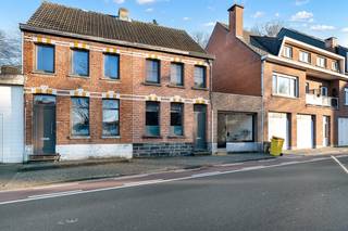 Op een goede locatie in het centrum van Heist-op-den-Berg, bevindt zich deze instapklare woning met 3 slaapkamers en een kleinschalige...