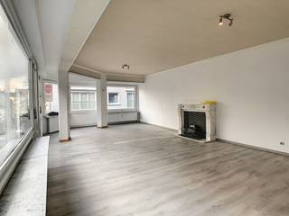 Dit lichtrijk hoekappartement in de Brabantstraat biedt een aangename woonbeleving aan de zonnezijde van het Wapenplein. Dankzij de...