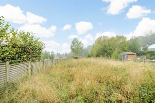 Gezinswoning met potentieel, tuin en oprit, centraal aan het Ziekenhuis van Ronse in een rustige straat!INDELING: inkom- en traphal, ruime en...