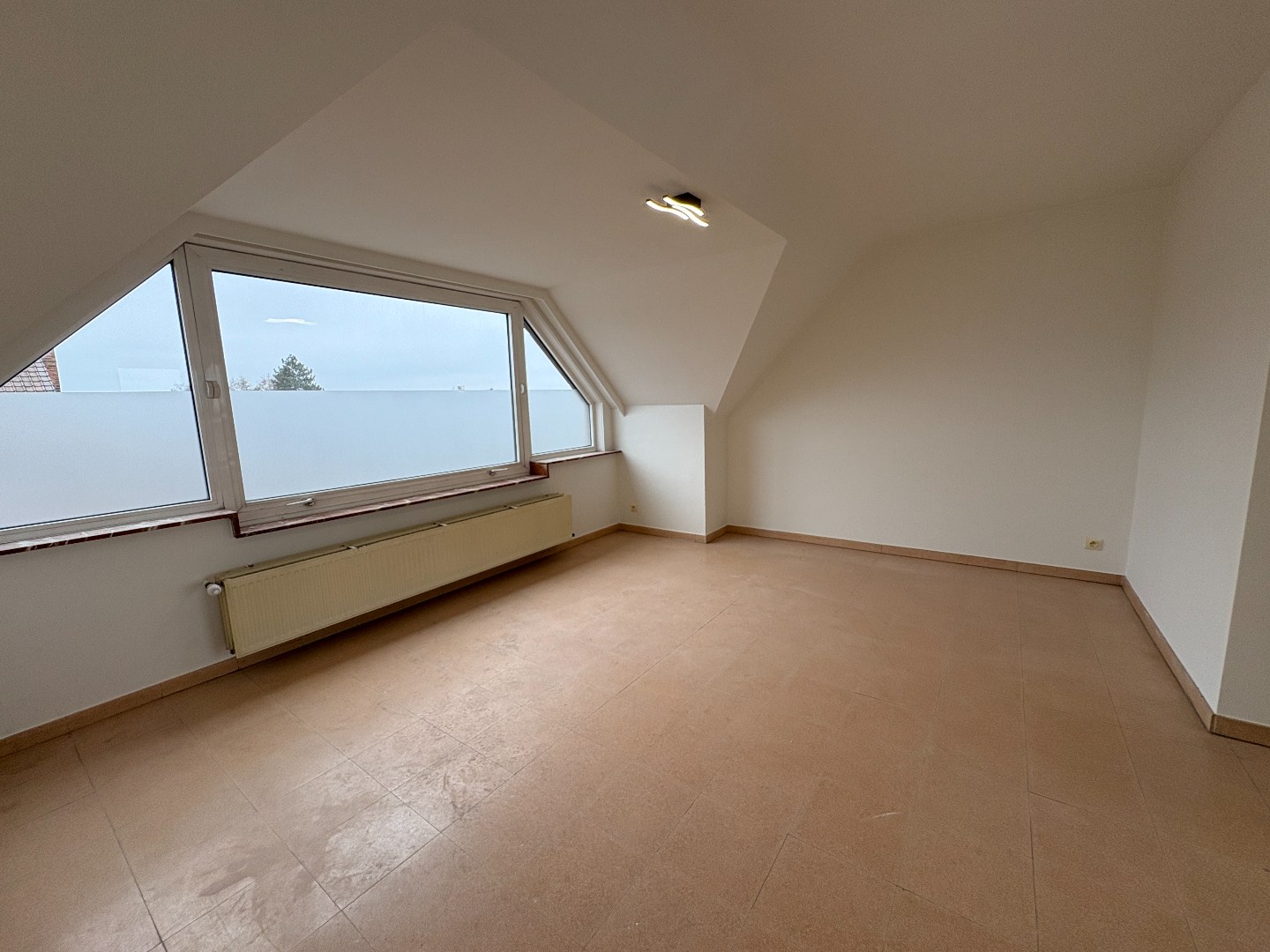 Ruime studio met groot terras en garagebox! - foto 3