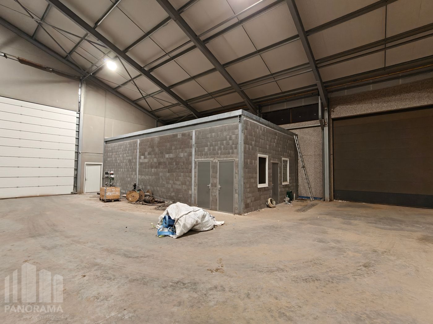 MAGAZIJNRUIMTE VAN +/- 4.200 m² LANGS DE N50 TE OOSTKAMP - foto 5