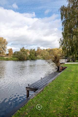 Aan de Emiel Clauslaan in Astene ligt een nieuw, eigentijds project waar rust, licht en eenvoud samenkomen. Strakke lijnen en warme materialen...