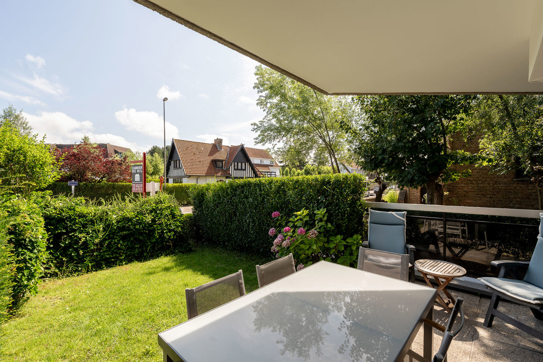 Zonnig gelijkvloers appartement centraal in het Zoute - foto 1