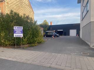 HOBOKEN - Dokter Van Raesstraat : Entrepôt ou espace de stockage de 20 m² Cet entrepôt ou espace de stockage idéal fait partie d'un grand entrepôt...