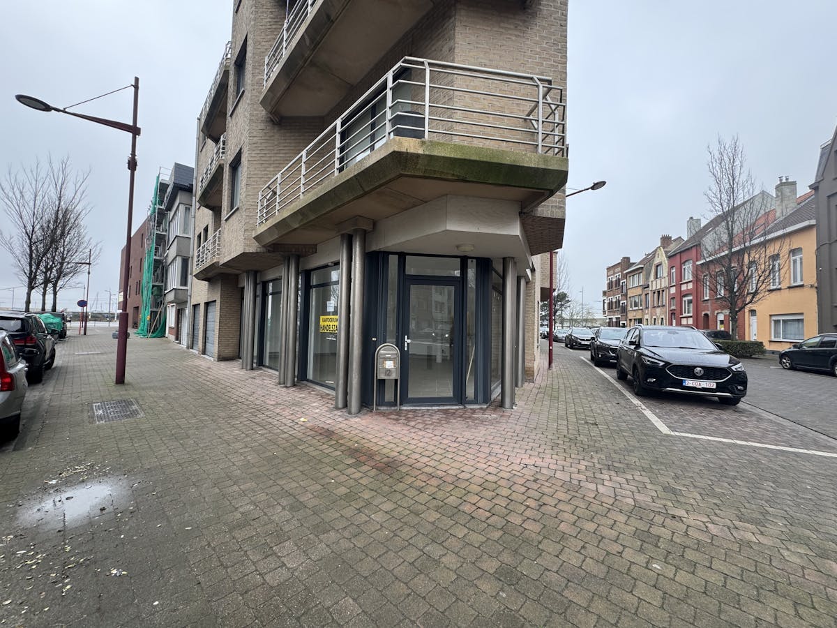 Commercial Corner Property for Sale — Center of Ostend (75m²) - photo 2