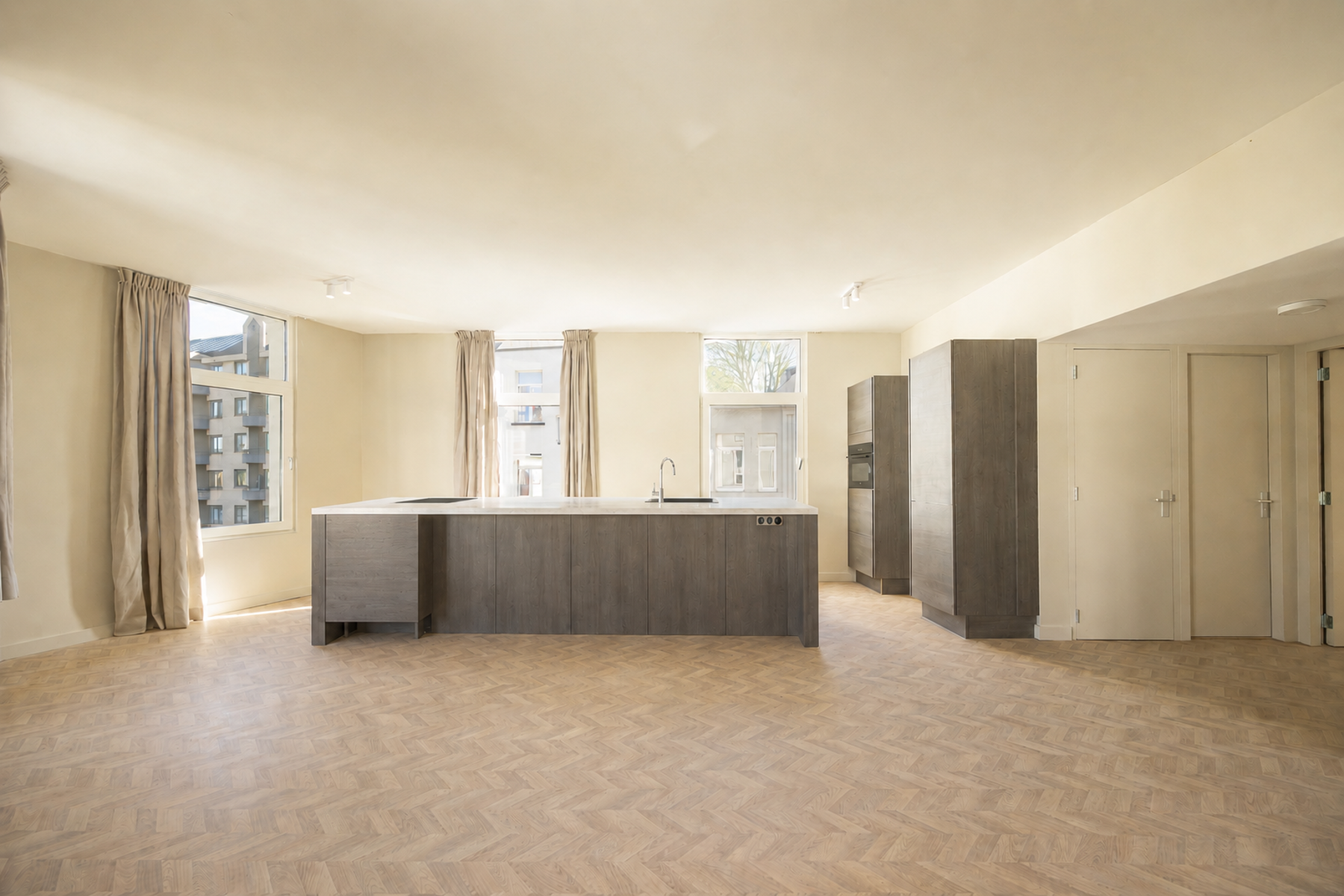 Kwalitatief gerenoveerd appartement op gegeerde locatie! - foto 3