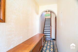 Halfopen woning te koop in Langemark met ruime tuinOVER DE WONINGIn het hart van Langemark, in een rustige straat, bevindt zich deze halfopen woning...