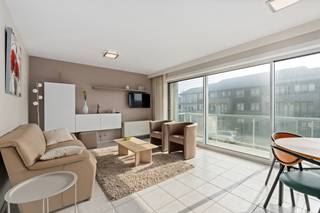 koop: gezellig appartement in Sint-Idesbald, op korte afstand van de zeedijk en het centrum.

<p> </p>

<p>Dit prachtig appartement, gebouwd in 2001, ligt op Oostendelaan 63 en biedt een comfortabele indeling met twee slaapkamers. Het zongerichte terras vormt een heerlijke plek om te genieten van de buitenlucht, terwijl de ligging nabij de zeedijk en het openbaar vervoer zorgt voor een optimale bereikbaarheid en een vakantiegevoel het hele jaar door.</p>

<p> </p>

<p>Belangrijkste ruimtes:<br />• Inkomhal met toegang tot de leefruimte<br />• Living met veel lichtinval en directe toegang tot het terras<br />• Keuken met functionele indeling<br />• Twee slaapkamers, ideaal voor gezin of gasten<br />• Badkamer met douche en wastafel<br />• Apart toilet<br />• Zongericht terras, perfect voor ontspanning<br />Berrging</p>
​​​​

<p> </p>

<p>Troeven:<br />• Zongericht terras<br />• Nabij de zeedijk<br />• Twee slaapkamers</p>

<p> </p>

<p>Neem vandaag nog contact op met je ERA-makelaar voor een bezoek.<br />058 51 92 95 of op simon@eraservimo.be</p>

<p> </p>

<p>JOUW DROOMAPPARTEMENT. ZO GEVONDEN!</p>