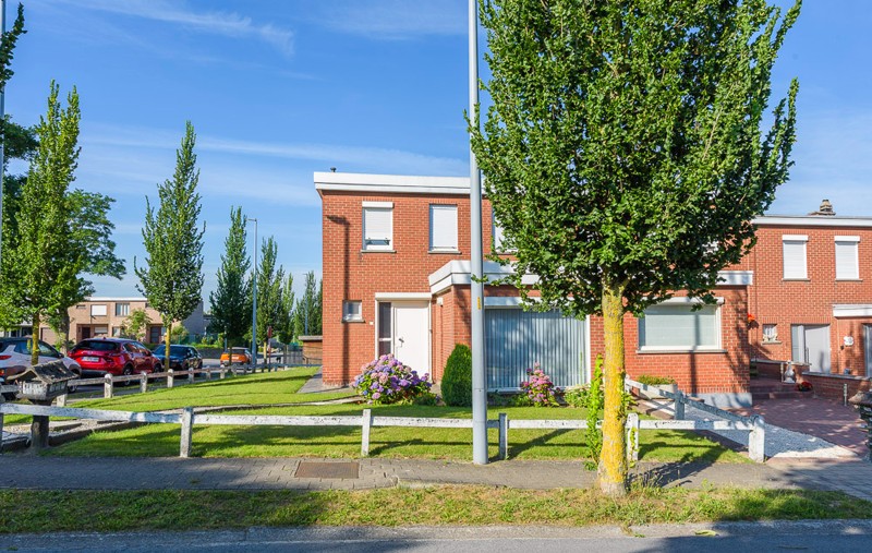 Op te frissen woning met tuin en garage - foto 1