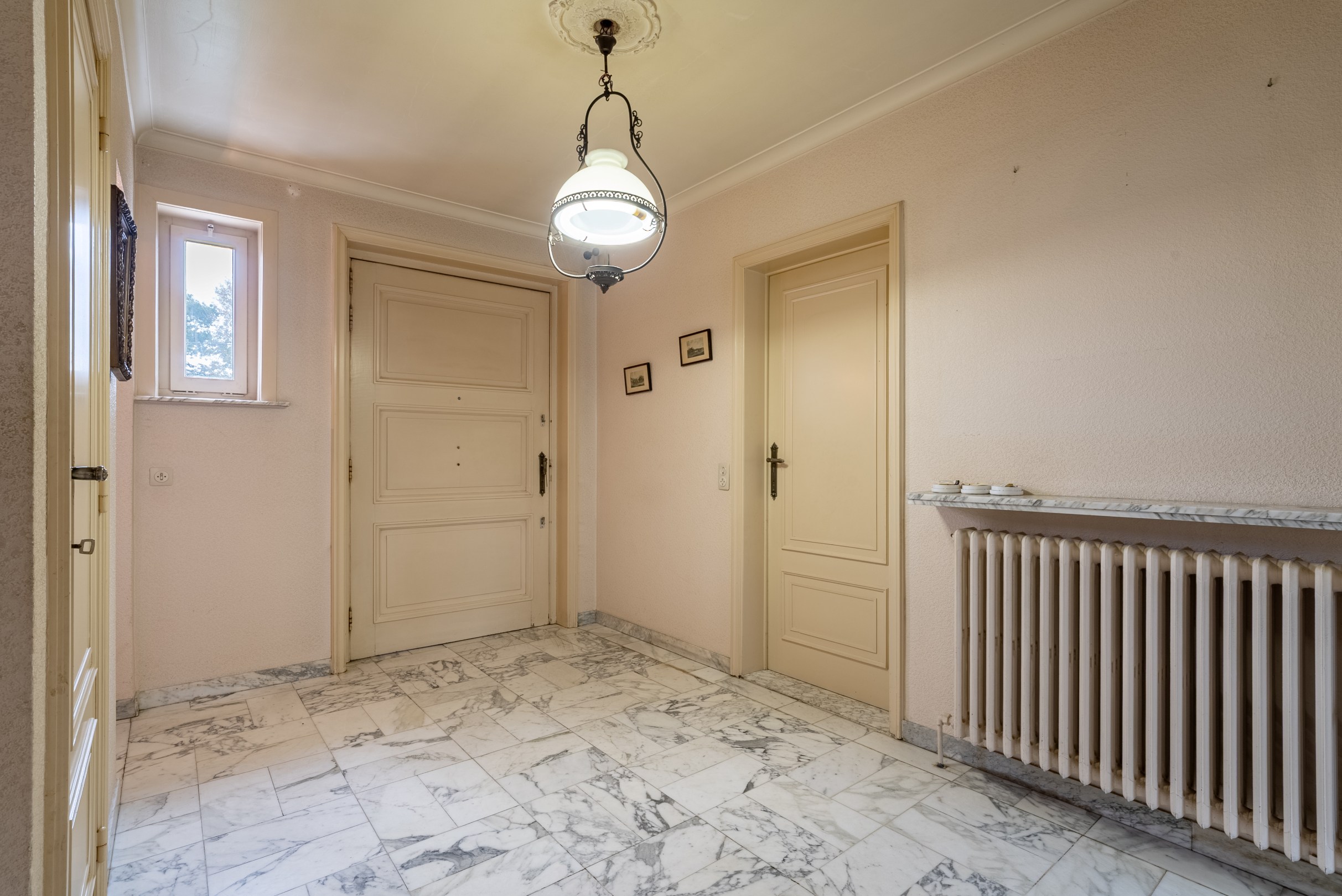Ruime en volledig onderkelderde villa op een rustige ligging - foto 4