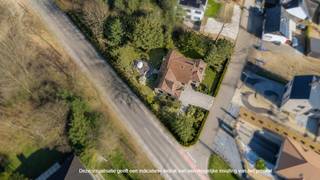 <u><strong>Perceel voor open bebouwing met veel mogelijkheden in Lanaken</strong></u><br />Op de kruising van de Lepelvormweg en de Maastrichterweg in Lanaken bevindt zich deze ruime bouwgrond met een oppervlakte van 1063 m².<br /><br />De ligging combineert rust en ruimte met een vlotte bereikbaarheid van het centrum van Lanaken en de omliggende gemeenten.<br />Hierdoor vormt deze bouwgrond een ideale locatie voor het realiseren van een ruime gezinswoning in een groene omgeving.<br /><br /><strong>Afmetingen van het perceel:</strong>
<ul>
	<li>Totale oppervlakte: 1.063 m² (10a 63ca)</li>
	<li>Perceelbreedte straatzijde<strong>: </strong>± 26 m</li>
	<li>Perceeldiepte rechterzijde (vanaf straatzijde bekeken): ± 60 m</li>
</ul>
<br /><strong>Verkavelingsvoorschriften: </strong>

<ul>
	<li>Maximale bouwdiepte: 17 m </li>
	<li>Maximale bouwbreedte: 10 m </li>
	<li>Maximale bouwhoogte: 6 m (tussen grondpeil en kroonlijsthoogte) </li>
</ul>
De verkavelingsvergunning, - voorschriften en bijhorend plan zijn aanwezig en kunnen bij via ons kantoor aangevraagd worden.<br /><br /><strong>Troeven op een rij:</strong>

<ul>
	<li>Perceeloppervlakte van 10a 36ca;</li>
	<li>Open bebouwing;</li>
	<li>Goede verbinding met het centrum van Lanaken en omliggende gemeenten;</li>
	<li>Dichtbij de natuur en het bos gelegen.</li>
</ul>
Interesse in deze bouwgrond op een rustige, maar goed bereikbare ligging?<br />Neem gerust contact met ons op via<span><strong> +32 (0)<strong>8</strong>9 23 44 22</strong> </span>of mail naar <span><strong>info@immoverslegers.be</strong></span> voor meer informatie.