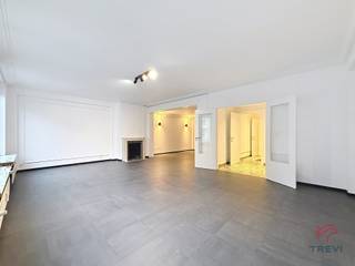 AUDERGHEM, grens Etterbeek, wijk Chant d'Oiseau, vlakbij metrostation Pétillon, prachtige gerenoveerde duplex met 4 slaapkamers en 1 kantoor, van...