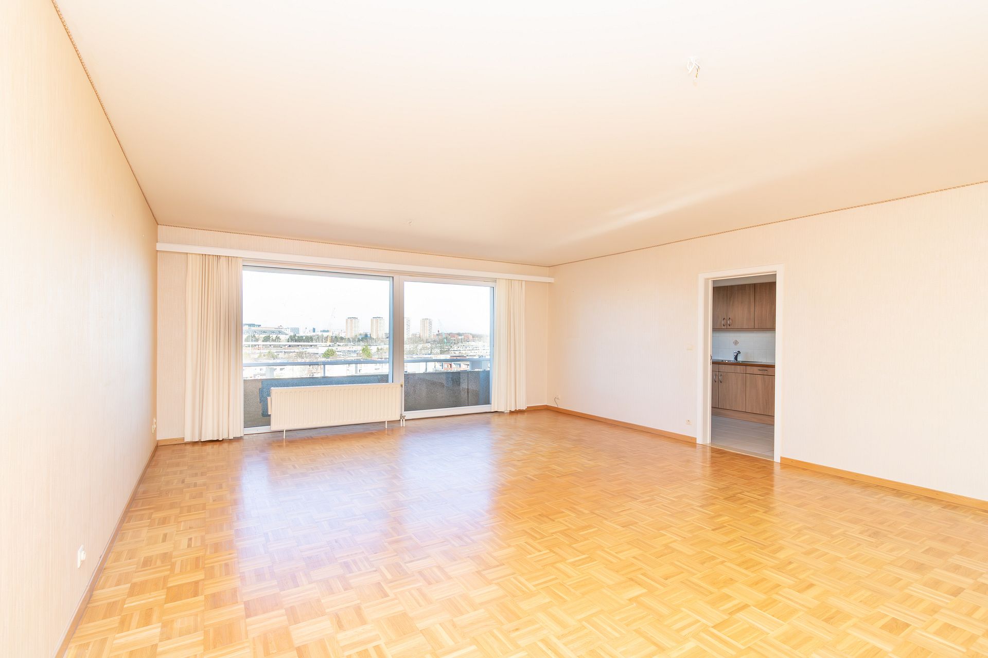 Lichtrijk twee slaapkamer appartement op gunstige locatie - foto 3