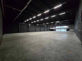 1,000 m² commercial building on Boomsesteenweg. It has excellent visibility from the A12 motorway. Gamma, Maxizoo, Casa and other well-known...