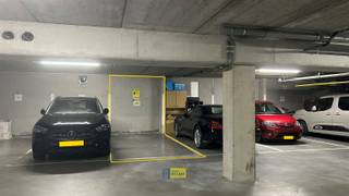 Ondergrondse autostaanplaats op een centrale locatie in Oud-Berchem in een recent gebouw.Het ondergrondse garagecomplex betreed je d.m.v. een...