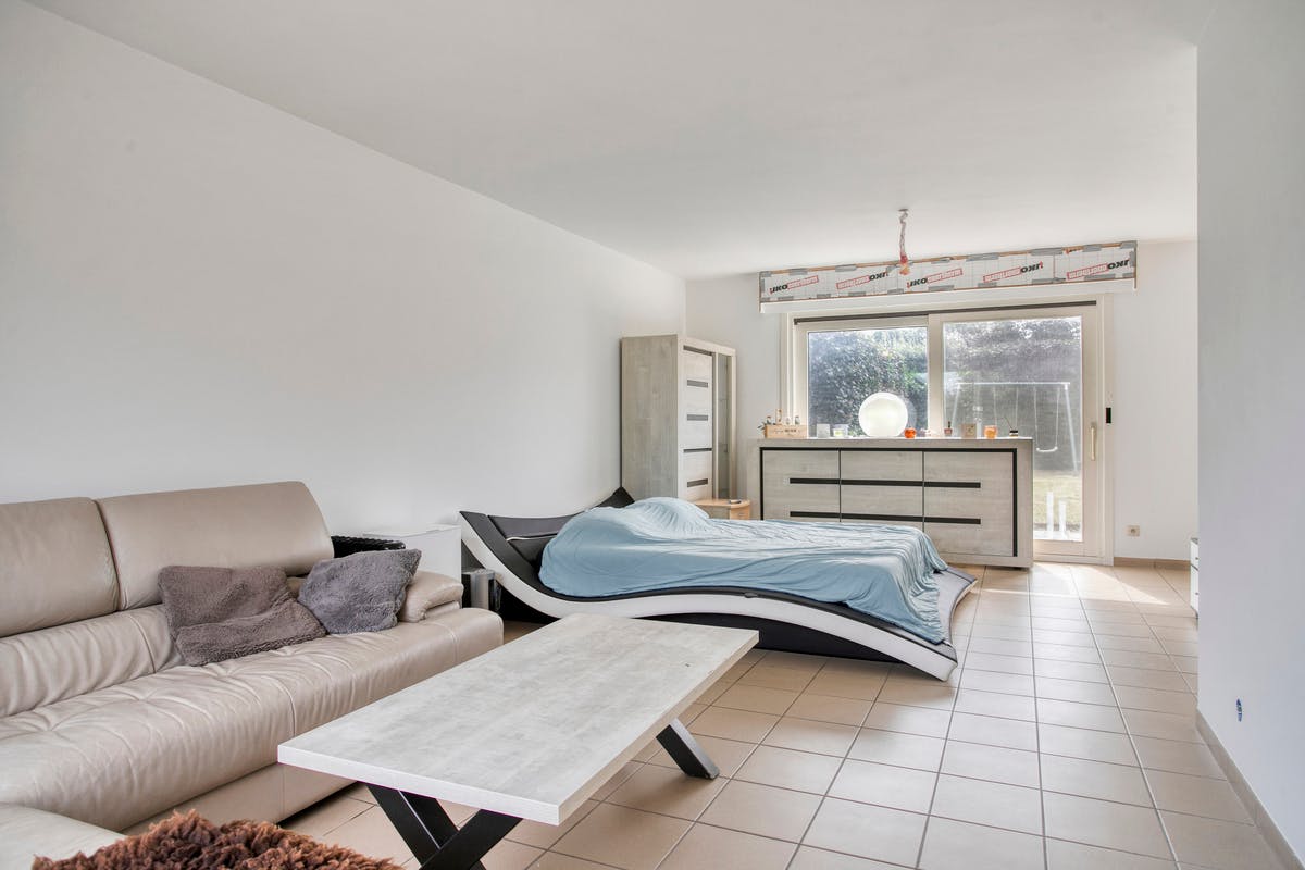 Charming 3 bedroom family home with garage in Heule! - photo 5