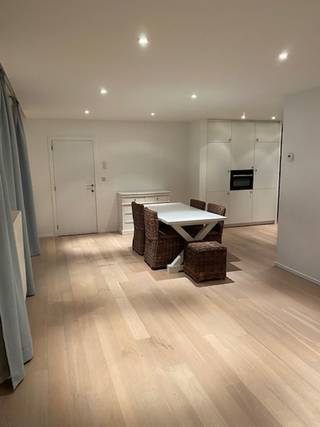 Centraal gelegen appartement met een Zuid-West terras op wandelafstand in hartje Sint-Katelijne-Waver.De recente grondig gerenoveerd appartement met...