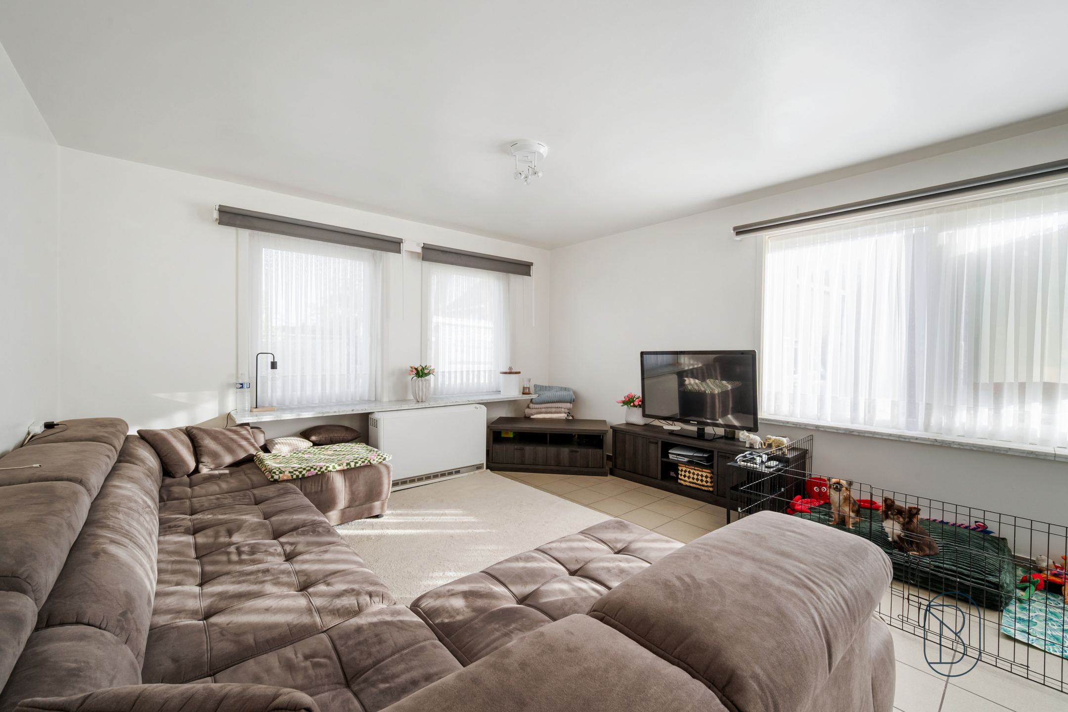 Ruim gelijkvloers appartement met 2 slaapkamers en terras! - foto 3