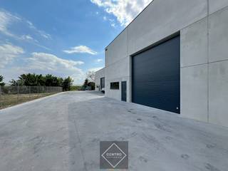 Benaderende bruto-AFMETINGEN: Magazijn: b: 12m x d: 18m  (216 m²)3 private parkeerplaatsen: 6m x 2,5 mOok andere oppervlakte te verkrijgen:...