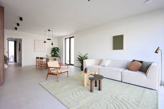 <p>Nieuwbouw appartement in het centrum van Grimbergen met 2 slaapkamers en 2 terrassen.</p><p><br /></p><p>Gelijkvloers duplex appartement in het centrum in de schaduw van de Sint-Servaasbasiliek met 2 slaapkamers en 2 terrassen. Dit appartement beschikt over een privé inkom.</p><p>Het appartement is als volgt ingedeeld:</p><p>Inkomhall met vestiaire en toilet, living met open keuken - vanuit de leefruimte is er toegang tot een terras 9,6m² met zicht op de binnentuin, ook vanuit de eetplaats is er toegang tot een terras 6,19m². Naast de keuken vinden we de berging met aansluiting voor wasmachine en droogkast met daarnaast nog een handige voorraadruimte. Trap naar de verdieping: Nachthall met apart toilet, 2 slaapkamers, douchekamer.</p><p><br /></p><p><strong>Troeven:</strong></p><ul><li>in het centrum gelegen</li><li>op wandelafstand van winkels en openbaar vervoer</li><li>in de omgeving van het Prinsenbos</li><li>Bijna Energie Neutraal</li><li>Fietsenstalling</li><li>2 aangename terrassen</li><li>privé inkom</li></ul>